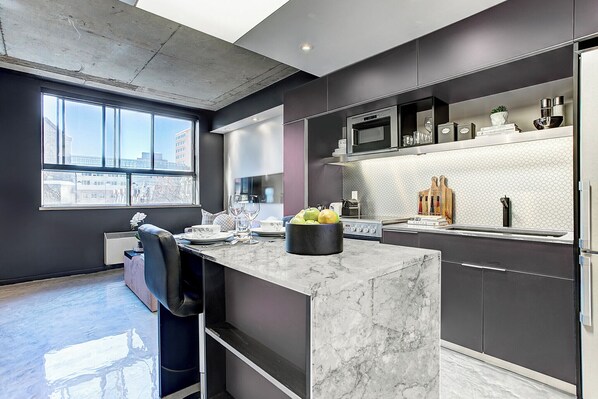 Fridge, microwave, oven, stovetop