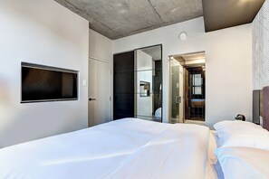 1 bedroom, memory-foam beds, iron/ironing board, travel cot