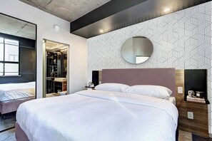 1 habitación, camas con efecto memoria y tabla de planchar con plancha 