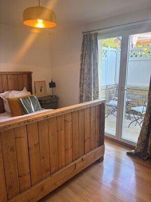 3 Schlafzimmer, Schreibtisch, Bügeleisen/Bügelbrett, Reisekinderbett