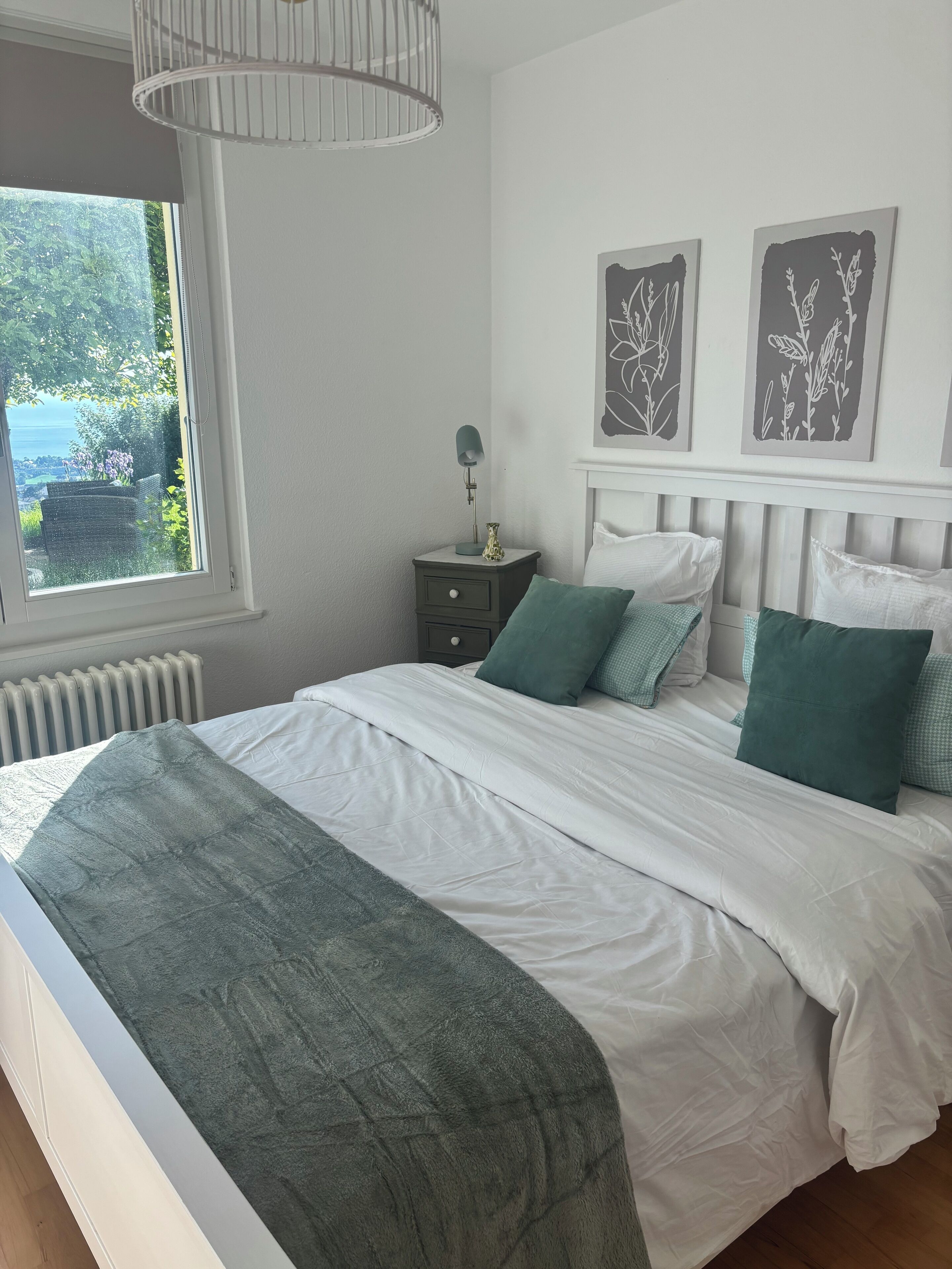 3 Schlafzimmer, Schreibtisch, Bügeleisen/Bügelbrett, Reisekinderbett