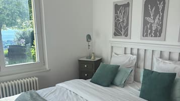 3 Schlafzimmer, Schreibtisch, Bügeleisen/Bügelbrett, Reisekinderbett
