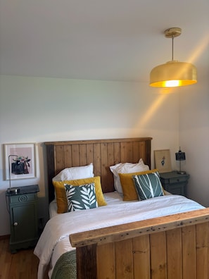 3 bedrooms, desk, iron/ironing board, travel cot