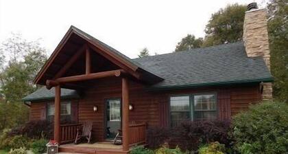 Apple Canyon Lake, Game Room, Hot Tub