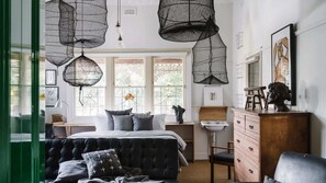 12 bedrooms, iron/ironing board, free WiFi, bed sheets - The Oxford ~ Hepburn Springs/Daylesford ~ Sleeps 24 (Hepburn Springs)