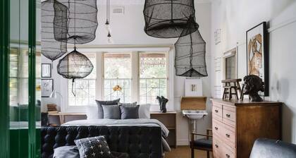 The Oxford ~ Hepburn Springs/Daylesford ~ Sleeps 24