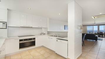 Micro-ondes, plaque de cuisson, lave-vaisselle