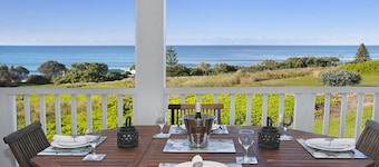 Quarterdeck 23 - Ocean View Apartment with Wifi