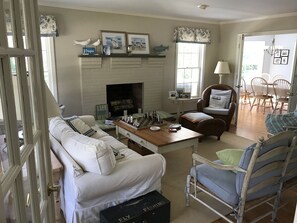 TV, fireplace, DVD player, books - Long/Short Term Rental at Beautiful Westerly Home Near Mystic and Watch Hill (Westerly)