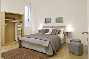 2 bedrooms, iron/ironing board, travel cot, free WiFi