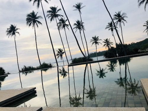 Belle maison, piscine magnifique - en entrant sur 365 jours de plage de surf à Sri La
