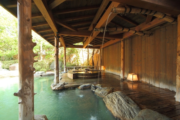 Suối nước nóng