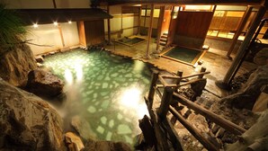 A traditional Japanese onsen with a wooden bathhouse, stone steps, and a clear hot spring. - Misasa Onsen MISASAKAN (Misasa)