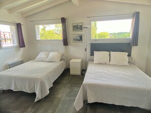 4 Schlafzimmer, Bügeleisen/Bügelbrett, kostenloses WLAN