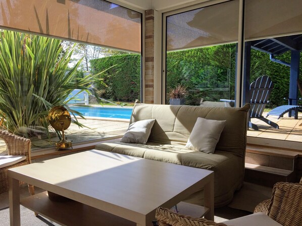 Fernseher, Bücher, Drucker