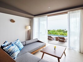 Comfort Cottage, Non Smoking | In-room safe, desk, blackout drapes, soundproofing