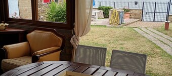 Independent villa with private beach on the lake 