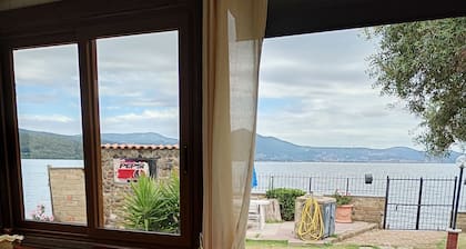 Unabhängige Villa mit Privatstrand am See