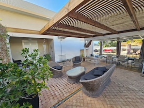 Terrace/patio - Large 5 * Villa with heated pool and swimming pool in winter in St Gilles (Saint-Gilles les Bains)
