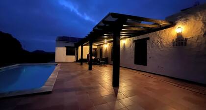 Charmante große 4-Zimmer-Villa mit einem privaten beheizten Pool, WLAN und vieles mehr