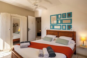 5 chambres, coffre-fort, fer et planche à repasser