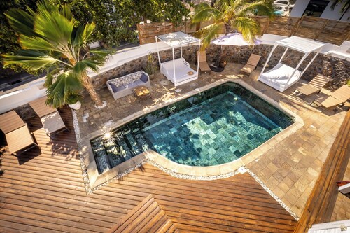 Badamier Blanc 5* family villa in st Gille heated pool