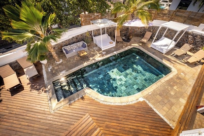 Badamier Blanc 5* family villa in st Gille heated pool