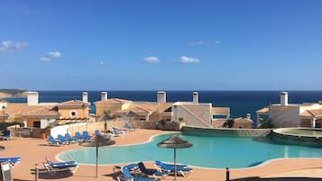 Een verwarmd zwembad