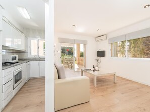 Fridge, microwave, oven, dishwasher - Apartment 2-1 with direct exit to the Alcudia beach. (Alcúdia)