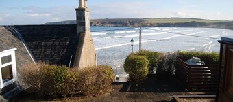 Wake to Waves and Panoramic Sea Views