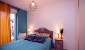 1 slaapkamer, een strijkplank/strijkijzer, wifi, beddengoed