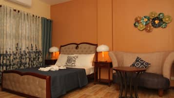 Double Room | Desk, free WiFi, bed sheets