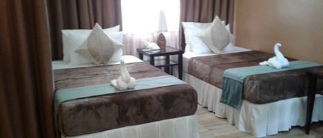 Standaard Twin kamer, 2 eenpersoonsbedden, niet-roken | Een bureau, gratis wifi, beddengoed