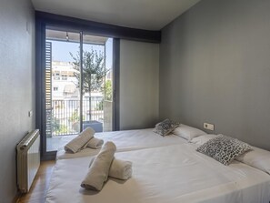 2 bedrooms, in-room safe, iron/ironing board, free WiFi