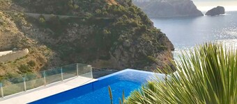 SEHR SCHÖNE VILLA-GRANADELLA STRAND-1. LINIE - DIREKTER STRANDZUGANG-WIFI  