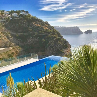 VERY NICE VILLA-GRANADELLA BEACH-1ST LINE-WIFI  