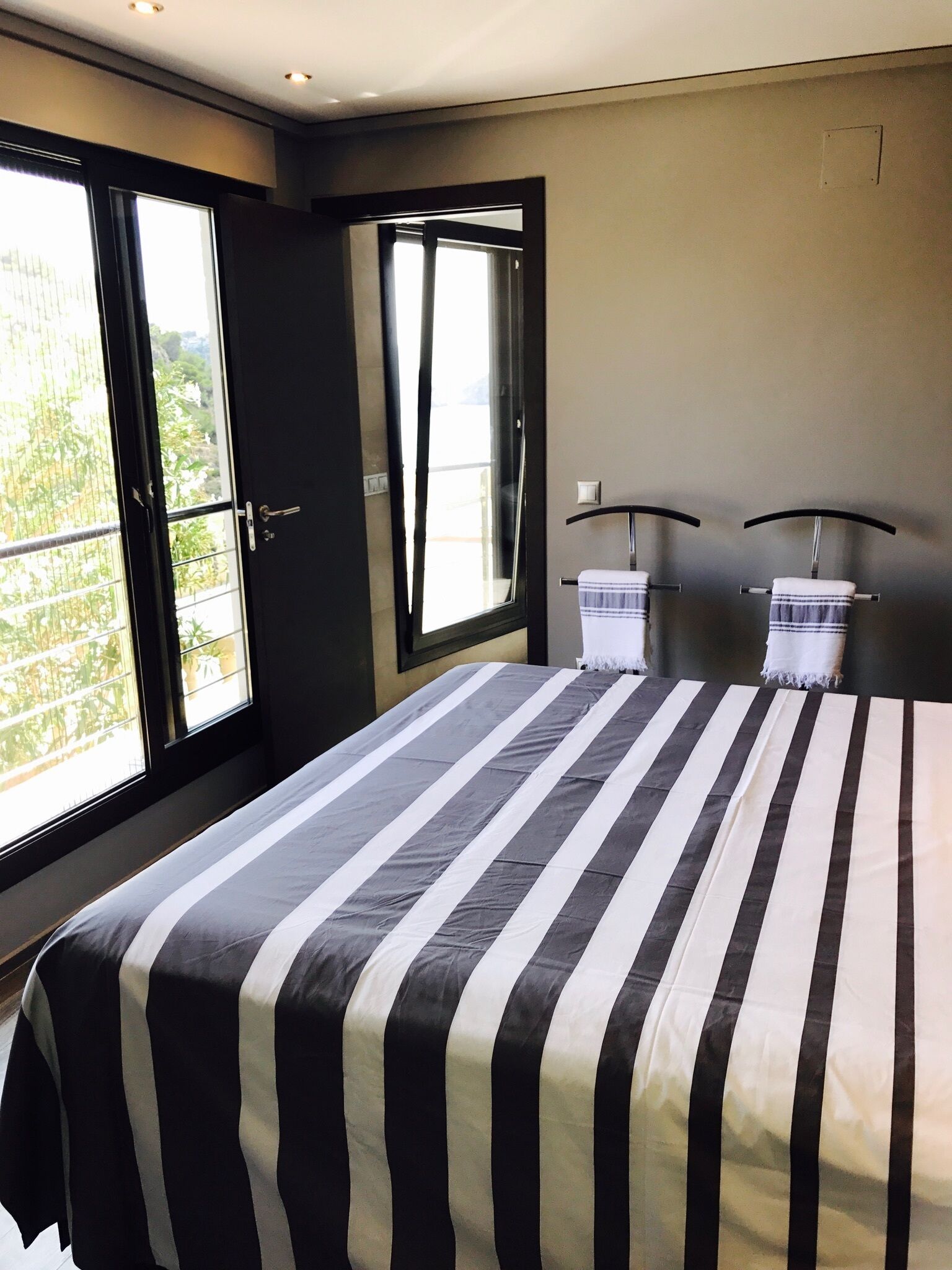 5 bedrooms, iron/ironing board, travel crib, WiFi