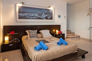 7 Schlafzimmer, Zimmersafe, Bügeleisen/Bügelbrett, WLAN