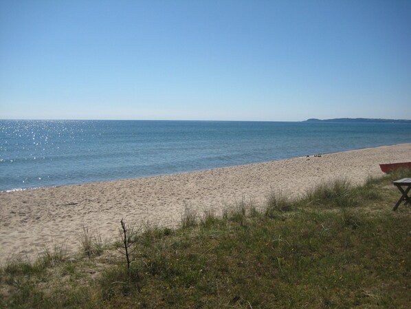 In StrandnĂ€he, LiegestĂŒhle