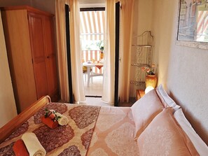 1 bedroom, iron/ironing board, free WiFi, bed sheets