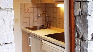 Kaffetrakter/tekoker, kjøleskap, mikrobølgeovn og oppvaskmaskin