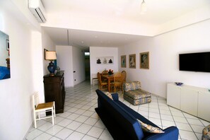 TV - Villa Laura PT - directly by the sea (Pizzo)