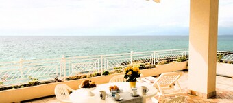 Villa Laura PT - directly by the sea