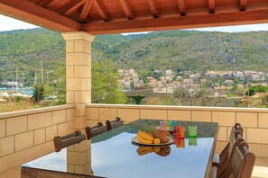 Outdoor dining - Mondo Room 1 - Studio Apartment, Sleeps 2 (Mokosica)