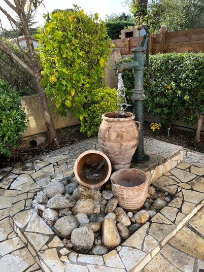 Fully aircon, Modern Pretty House on the Outskirts of Well Provisioned Village