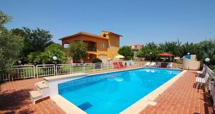 PRIVAT SWIMMING POOL AND PANORAMIC VIEW