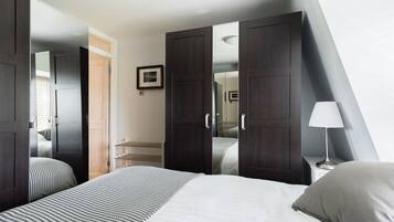 4 bedrooms, iron/ironing board, free WiFi, bed sheets
