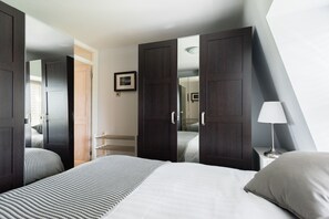 4 bedrooms, iron/ironing board, free WiFi, bed sheets - Second Nest Nine Elms (London)