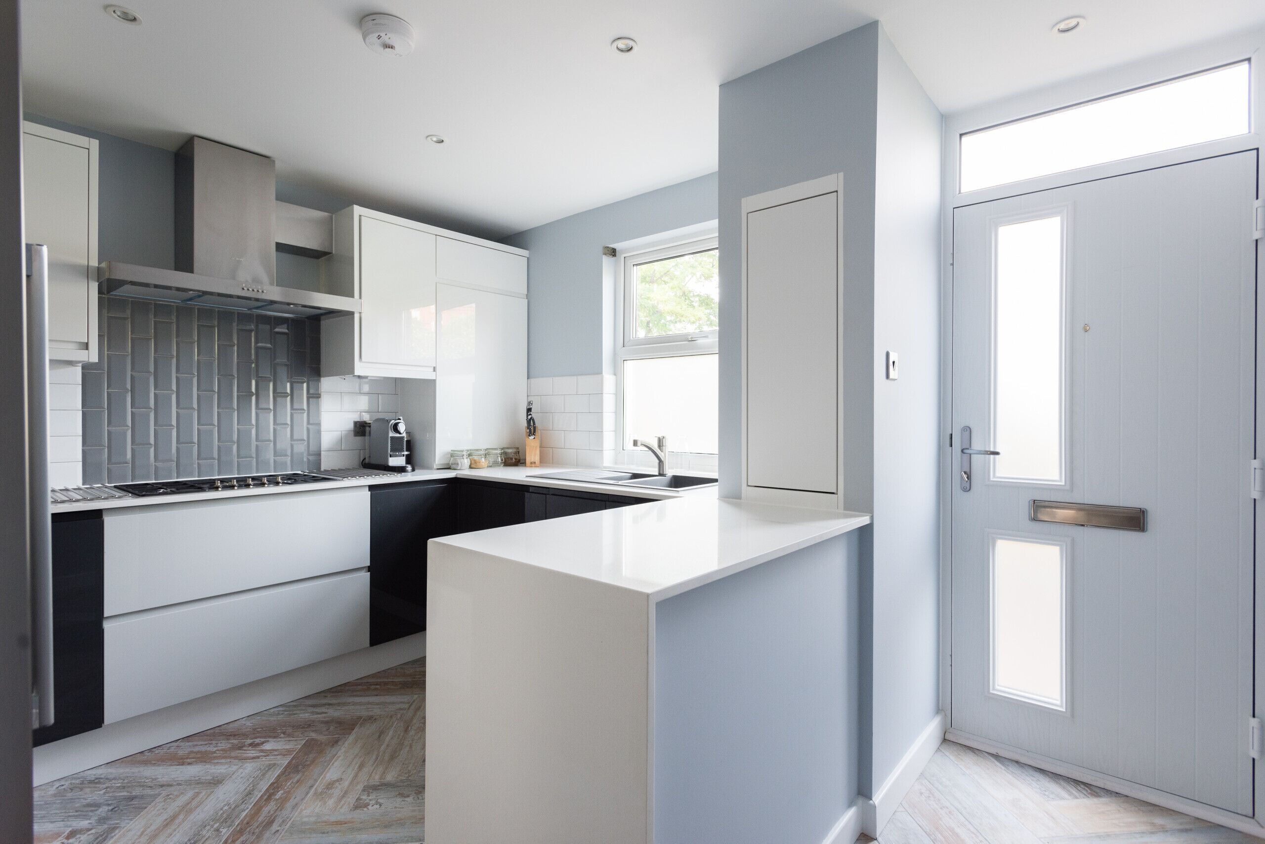 Réfrigérateur, micro-ondes, four, lave-vaisselle