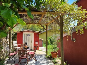 Outdoor dining - Historic house lovingly furnished in original vintage style (Cesio)